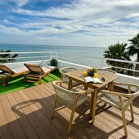 La Calma - Seafront Penthouse Apartment *