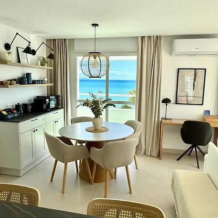 La Calma - Seafront Penthouse Apartment *